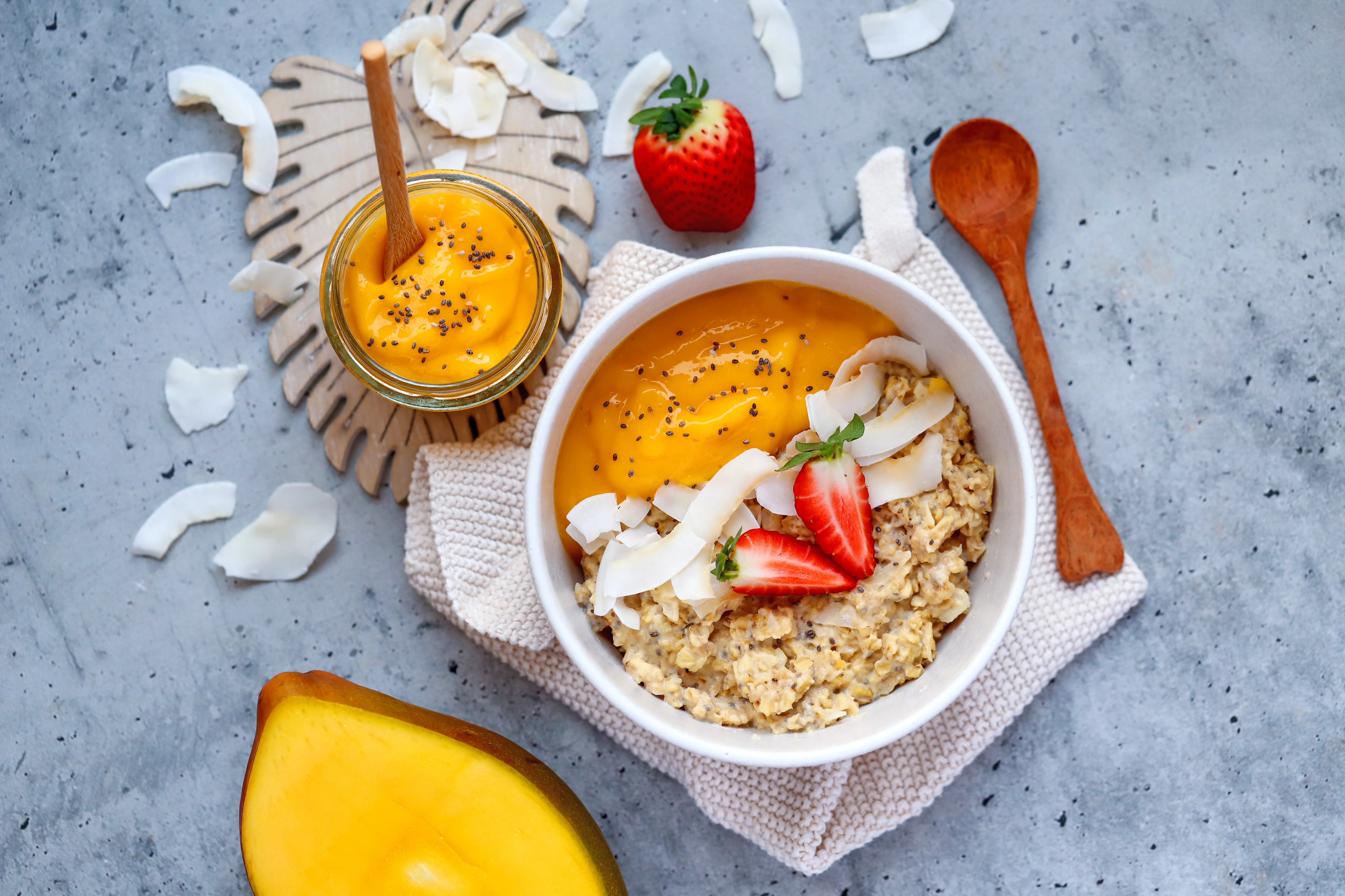 creamy-protein-mango-oatmeal