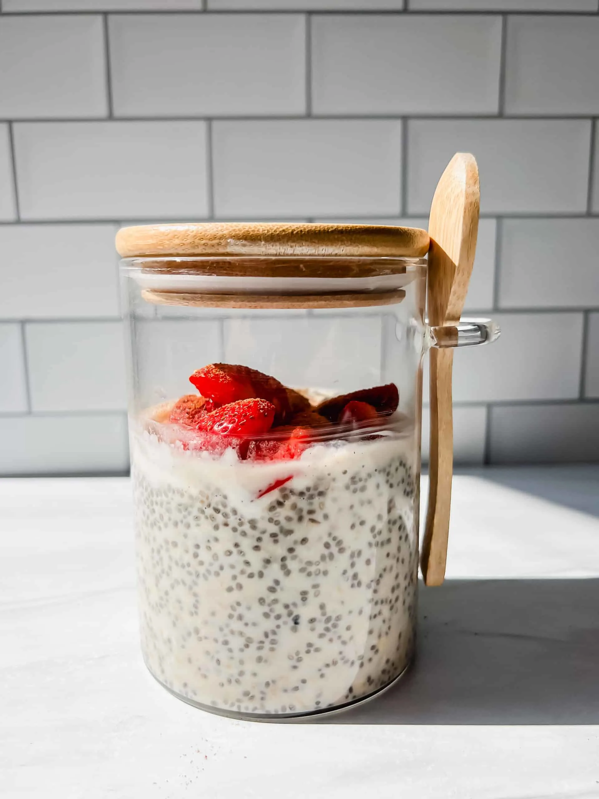 high-protein-strawberry-cheesecake-overnight-oats