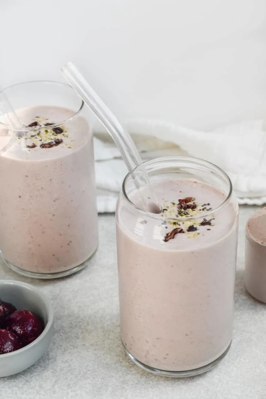 chocolate-cherry-protein-smoothie