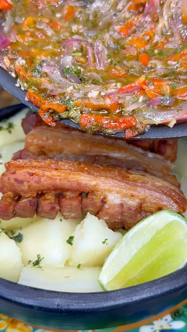 yuca-al-mojo-con-chicharron-cassava-with-garlic-sauce-and-pork-rinds