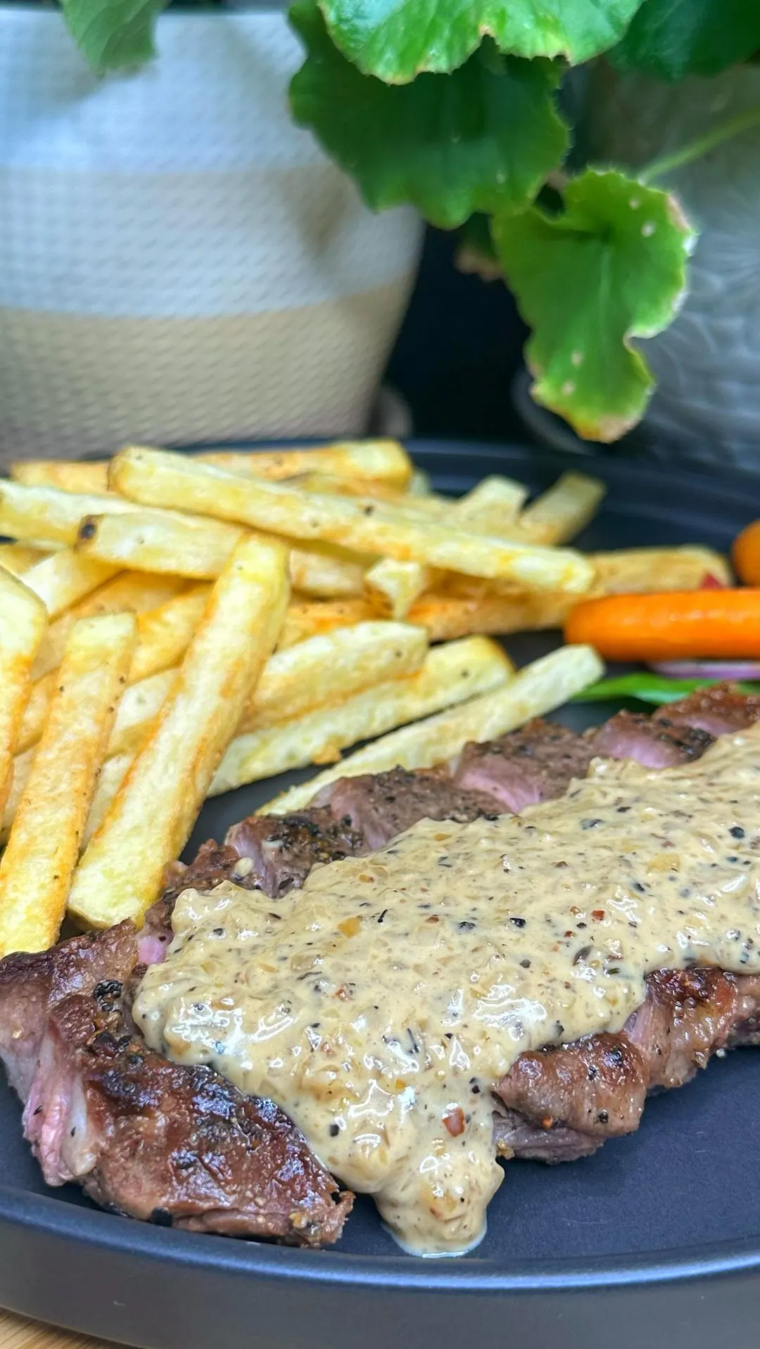 carne-a-la-pimienta-pepper-steak