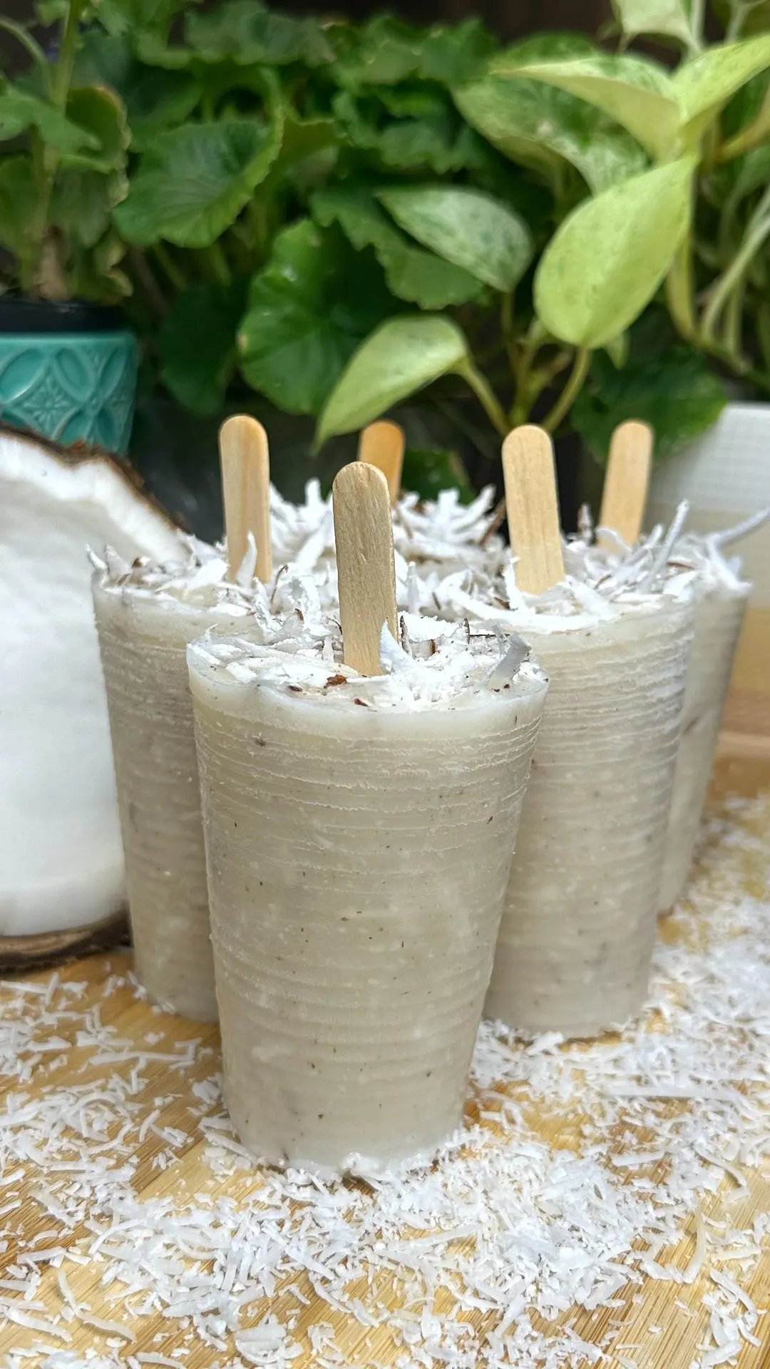 paletas-de-coco-coconut-popsicles