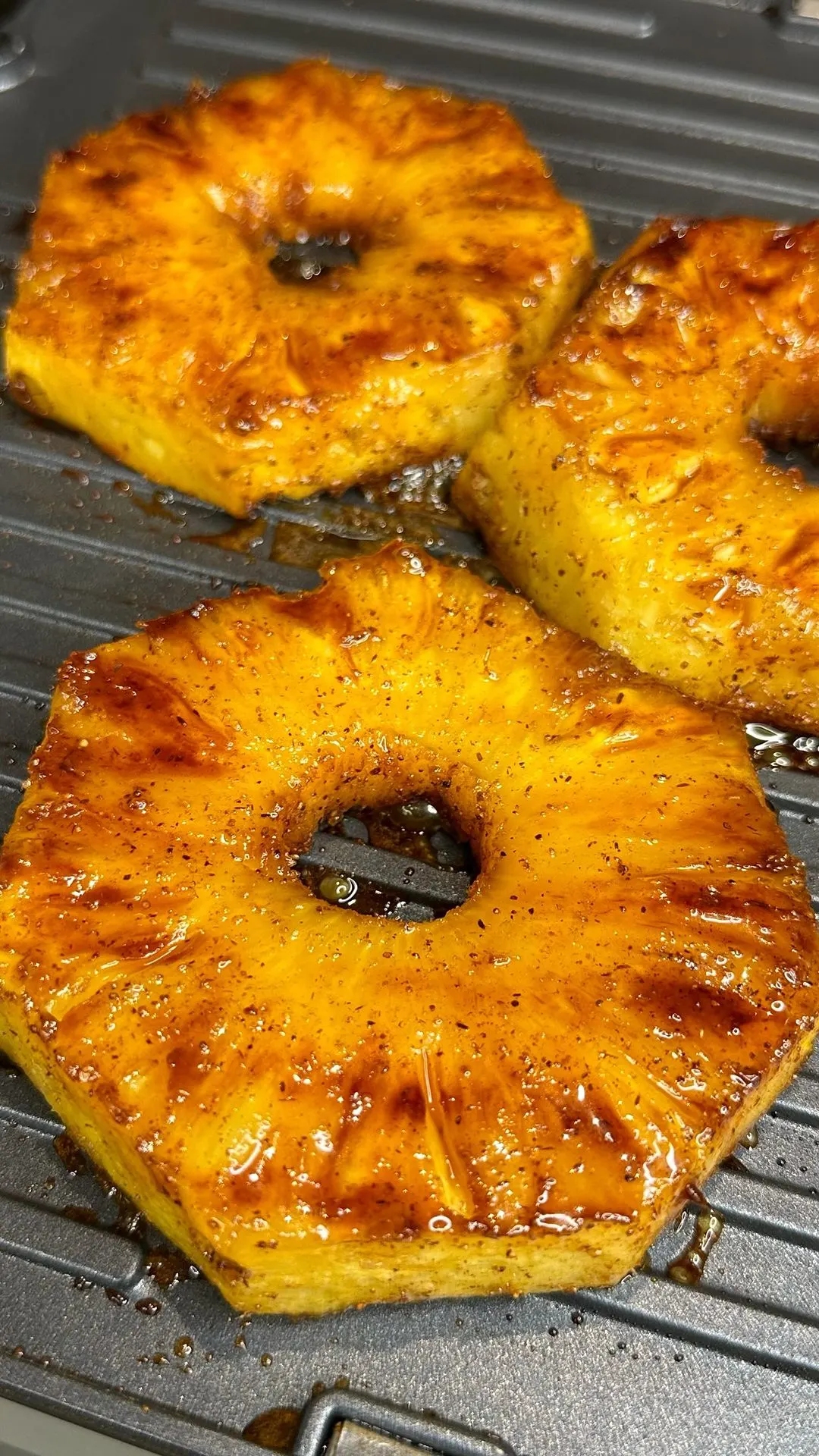 pina-a-la-parrilla-grilled-pineapple