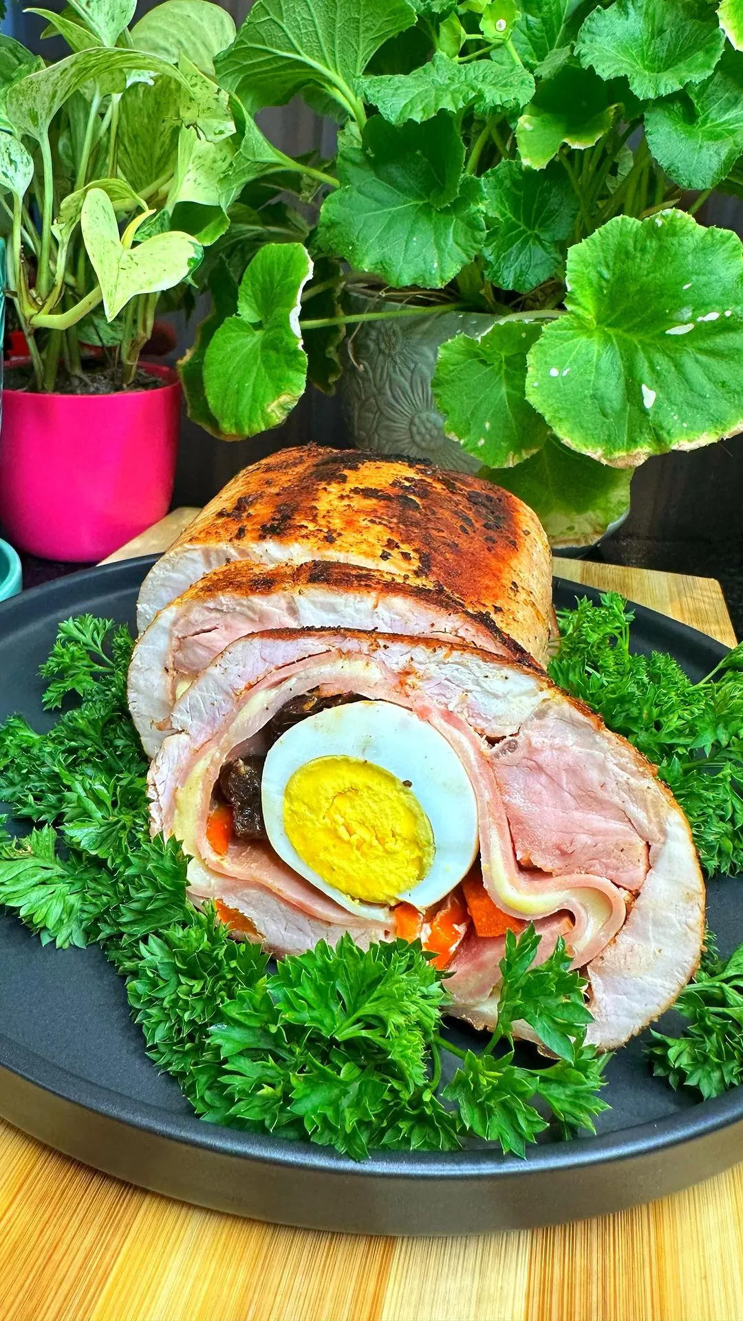 lomo-relleno-con-salsa-de-maracuya-y-pimenton-stuffed-loin-with-passion-fruit-sauce-and-paprika