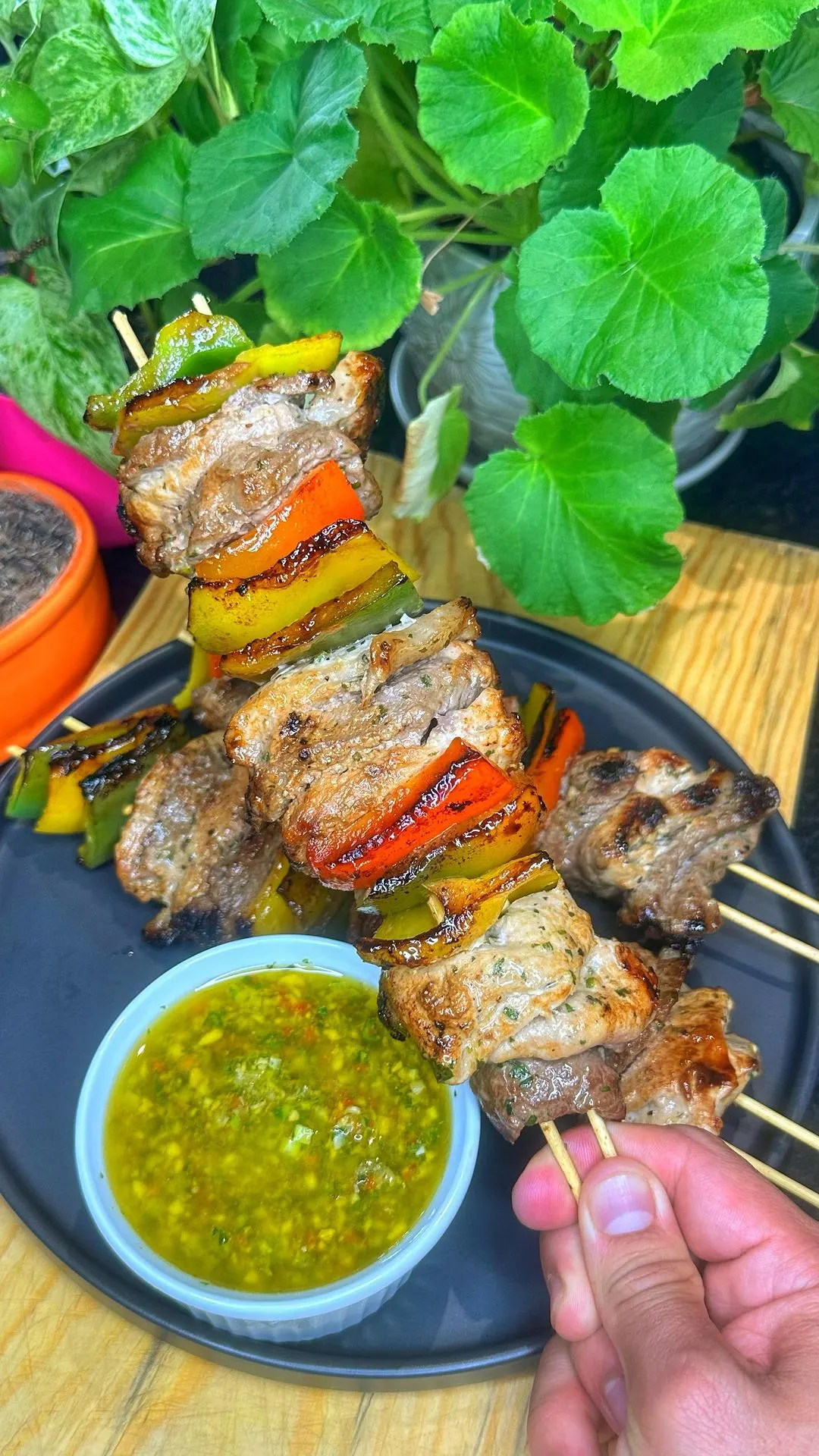 brochetas-de-cerdo-con-res-y-chimichurri-de-mani-pork-and-beef-skewers-with-peanut-chimichurri