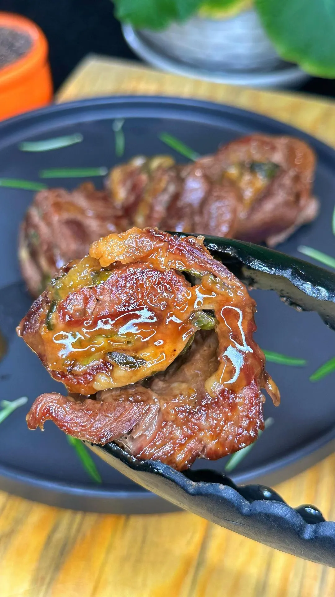 lomo-de-res-con-mostaza-rugula-y-queso