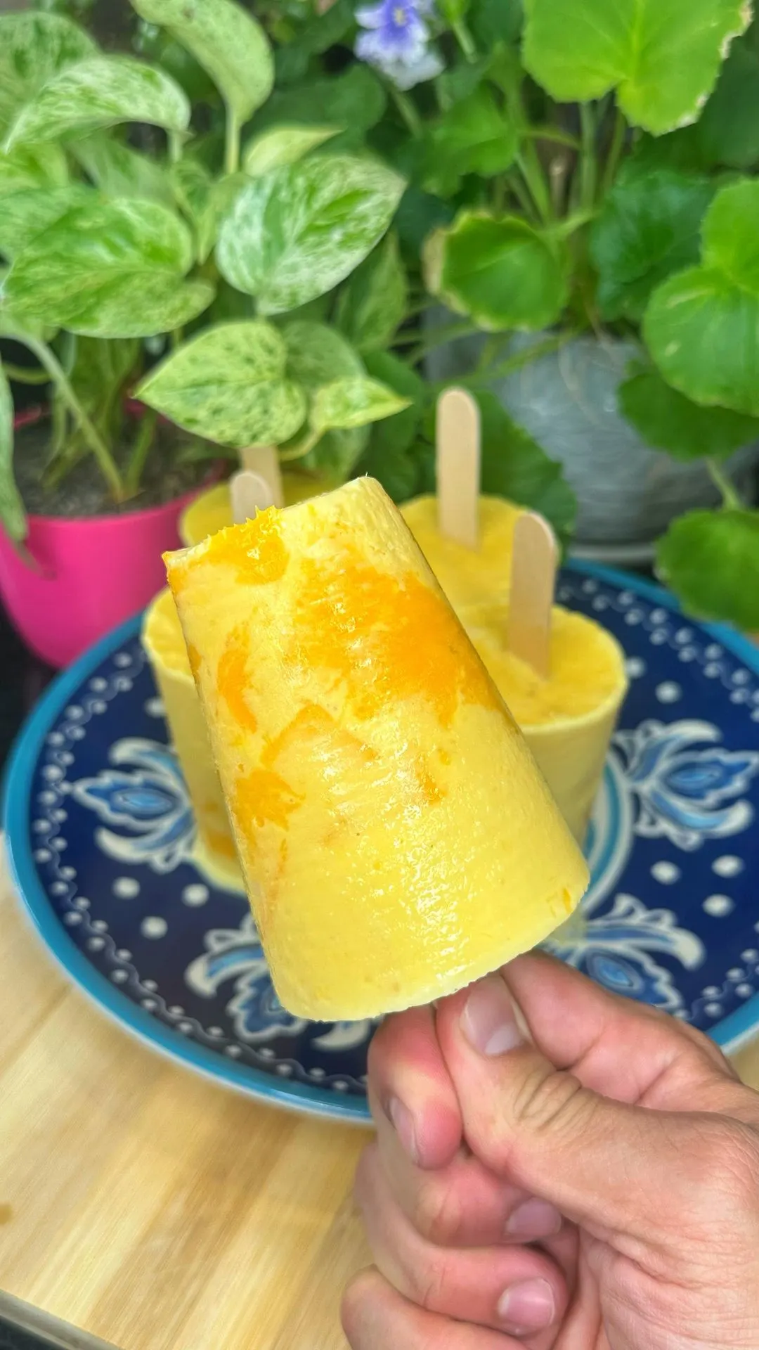 paletas-de-mango-con-crema-mango-popsicles-with-cream