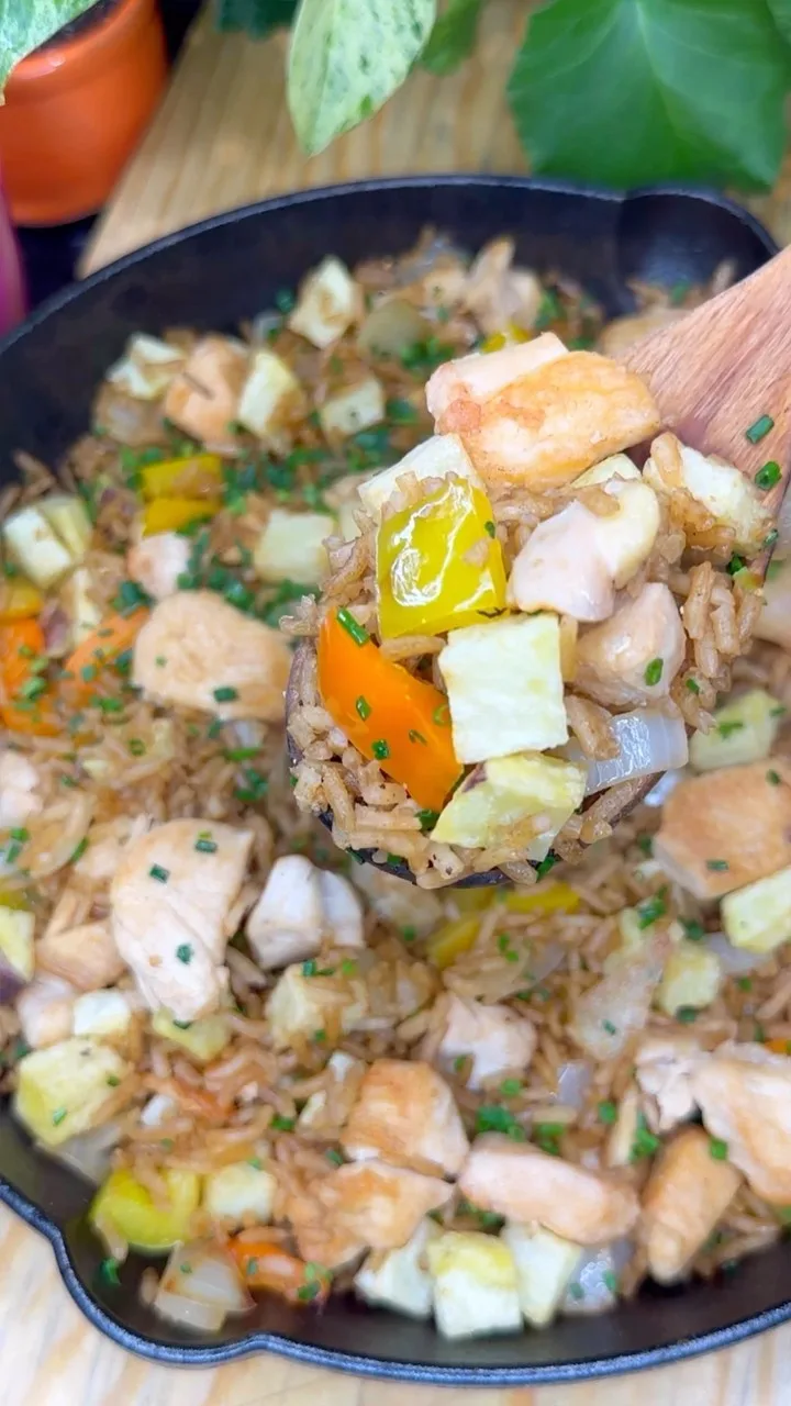 arroz-con-coco-verduras-y-pollo-rice-with-coconut-vegetables-and-chicken