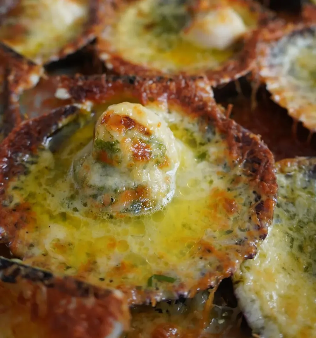 conchas-a-la-parmesana-parmesan-scallops
