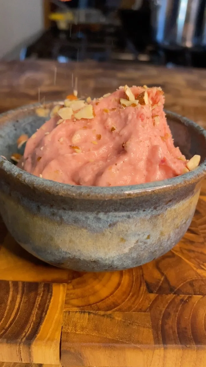 strawberry-almond-ice-cream