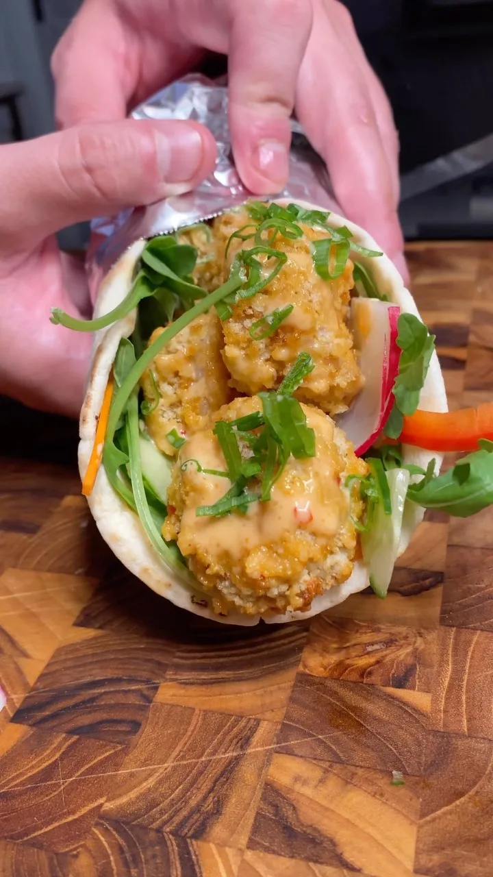 bang-bang-shrimp-pita