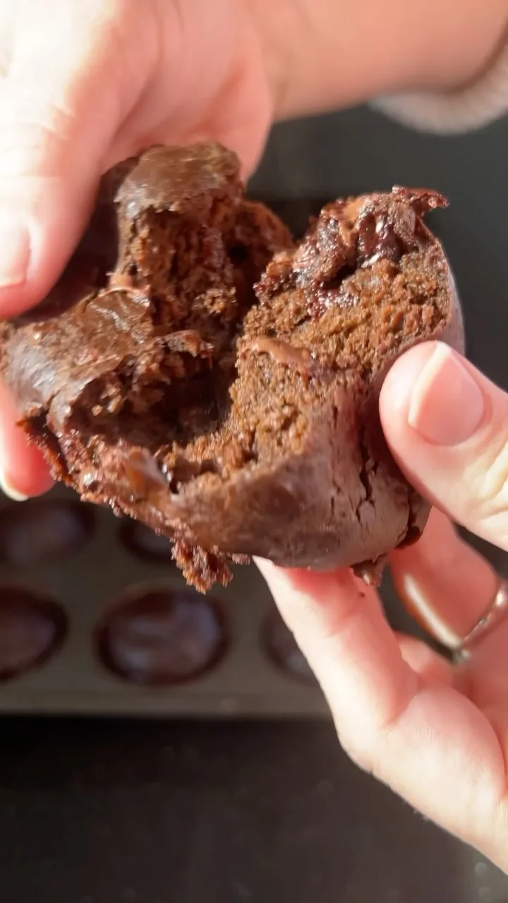 chocolate-banana-muffins