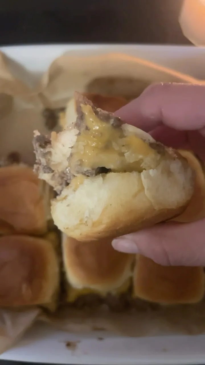 cheeseburger-hawaiian-dinner-rolls