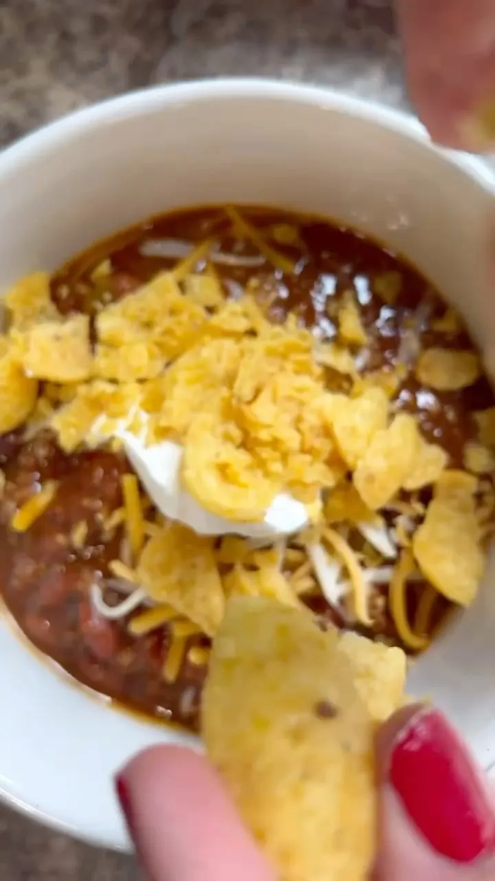soup-girl-fall-episode-2-chili