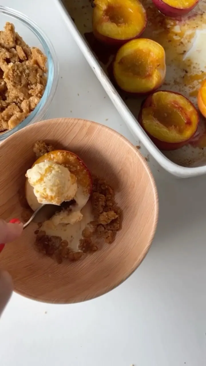 brown-butter-crumble-with-honey-roasted-peaches-and-vanilla-ice-cream