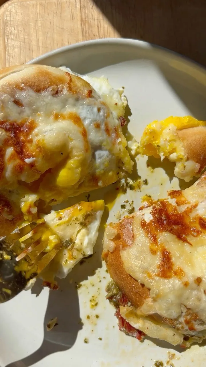 air-fryer-bagel-eggs