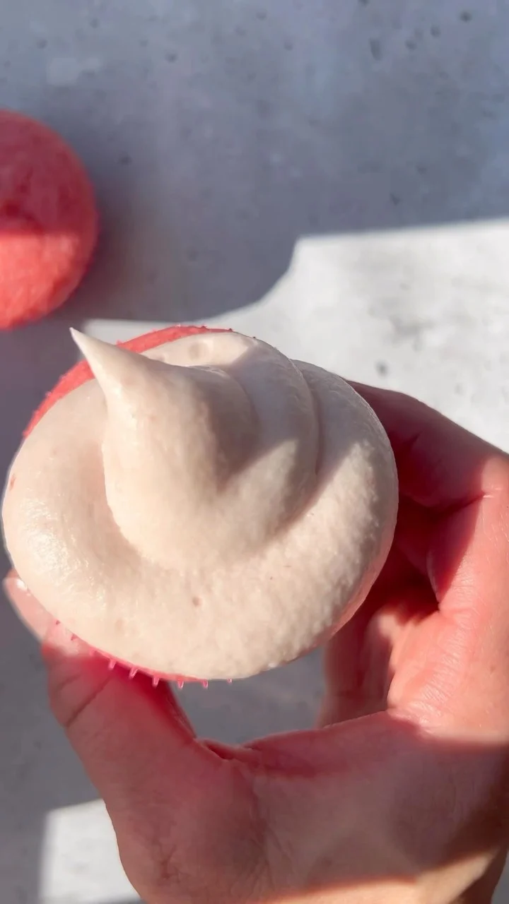 strawberry-cupcakes-with-strawberry-buttercream
