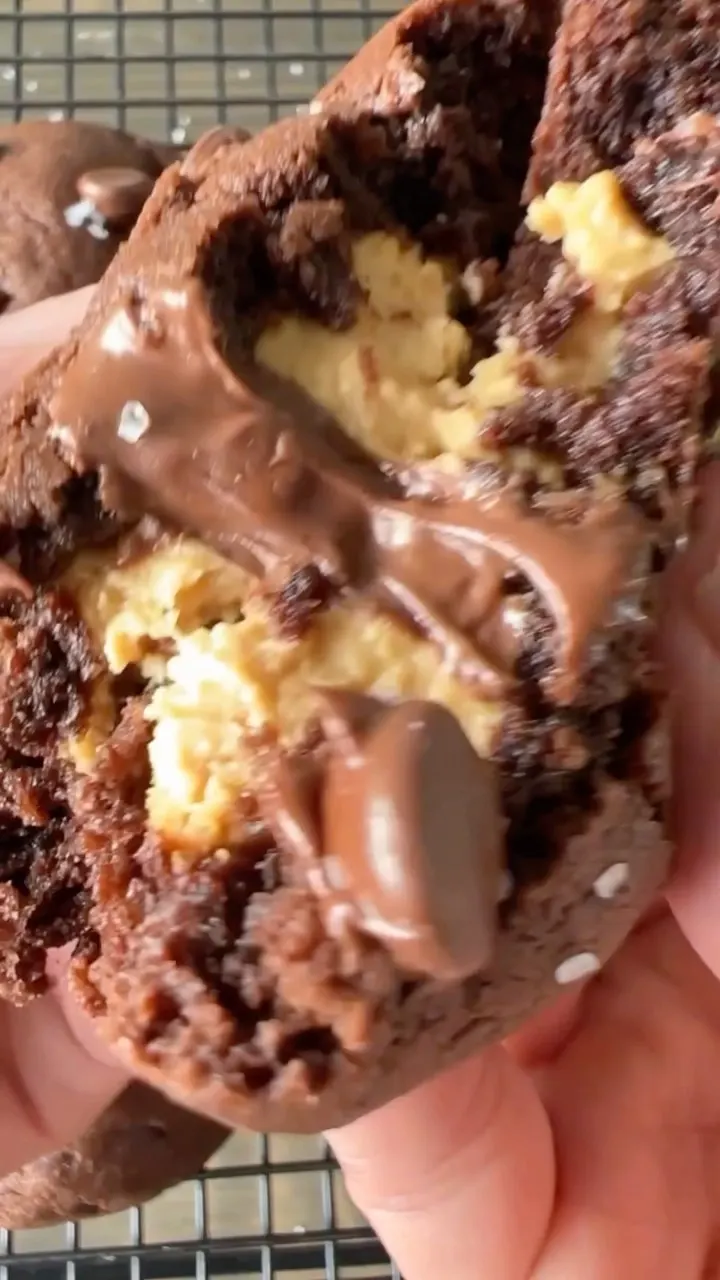 chocolate-cookies-with-peanut-butter-filling
