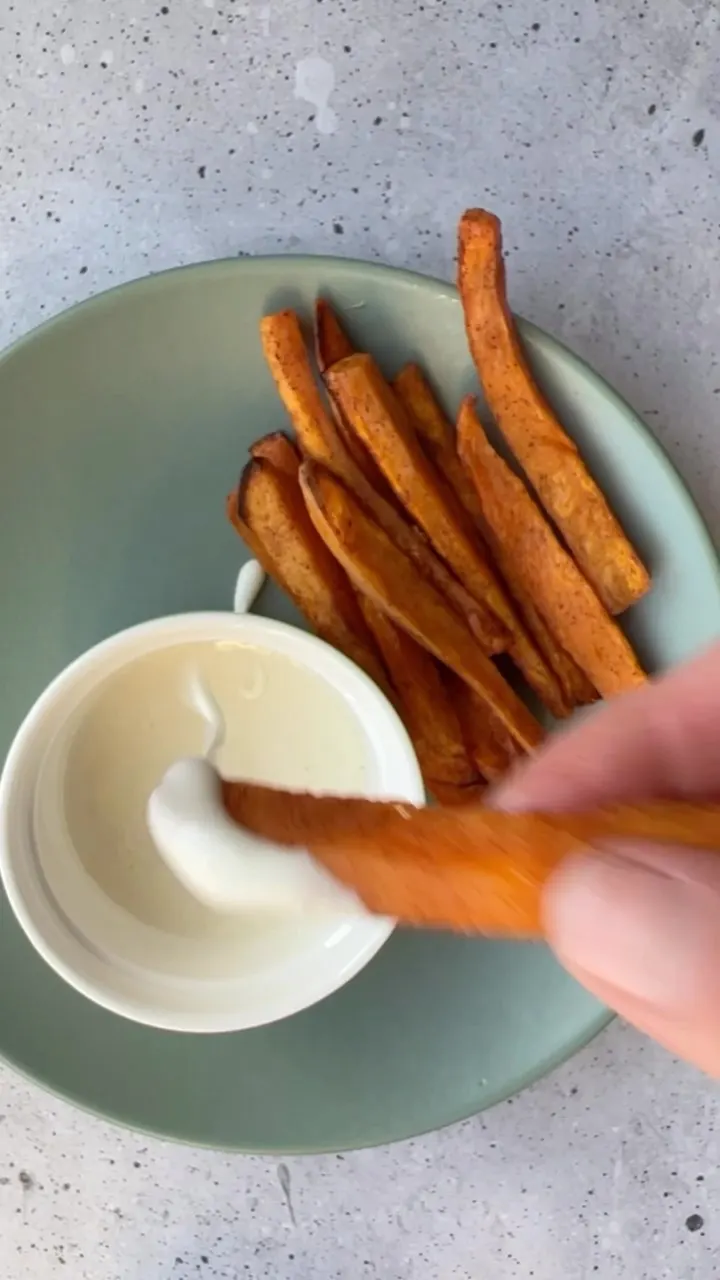 honey-cinnamon-sweet-potato-fries-with-marshmallow-dip