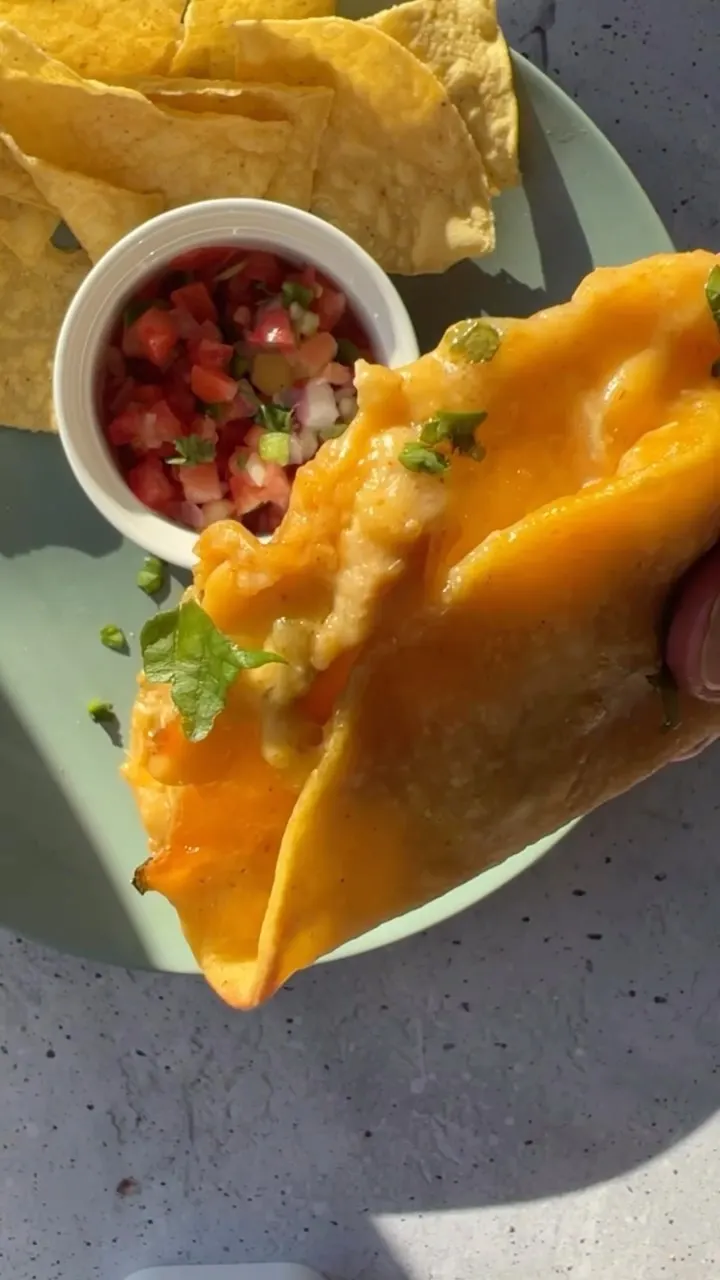 green-chili-sour-cream-chicken-tacos