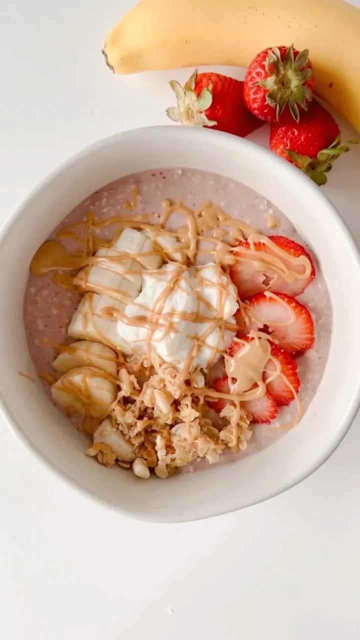 strawberry-protein-overnight-oats