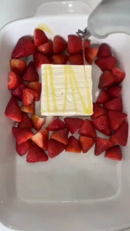 tik-tok-strawberry-feta-pasta