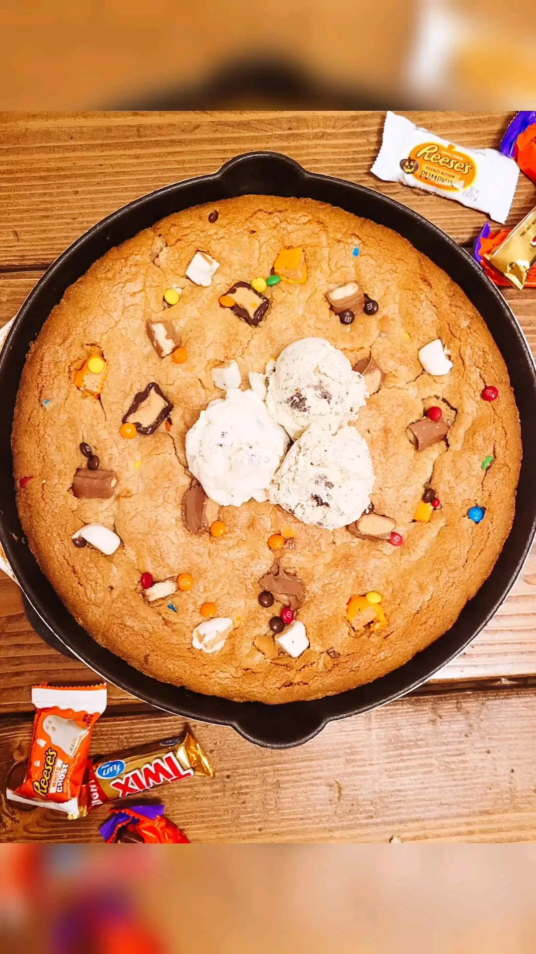 halloween-candy-skillet-cookie