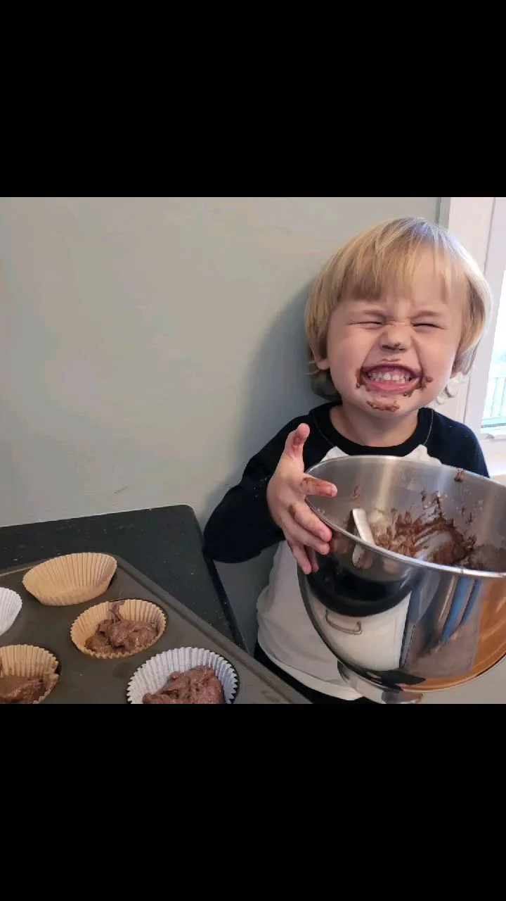 kodiak-cakes-chocolate-banana-muffins