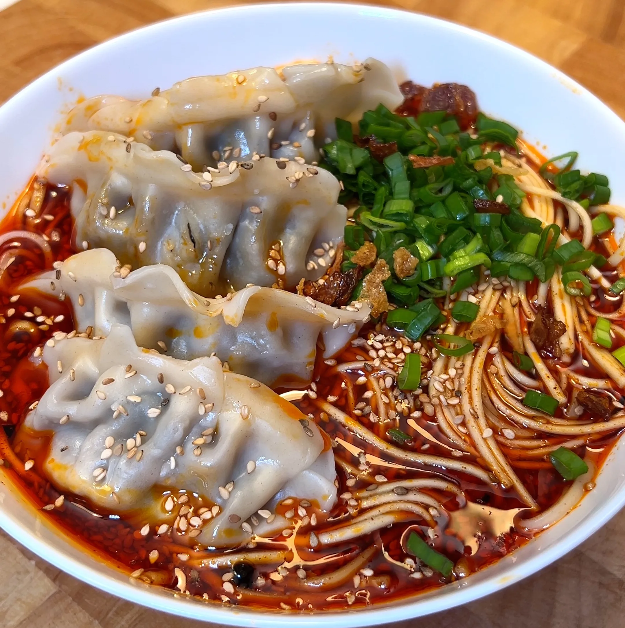 sopa-picante-de-dumplings-y-fideos-spicy-dumpling-and-noodle-soup