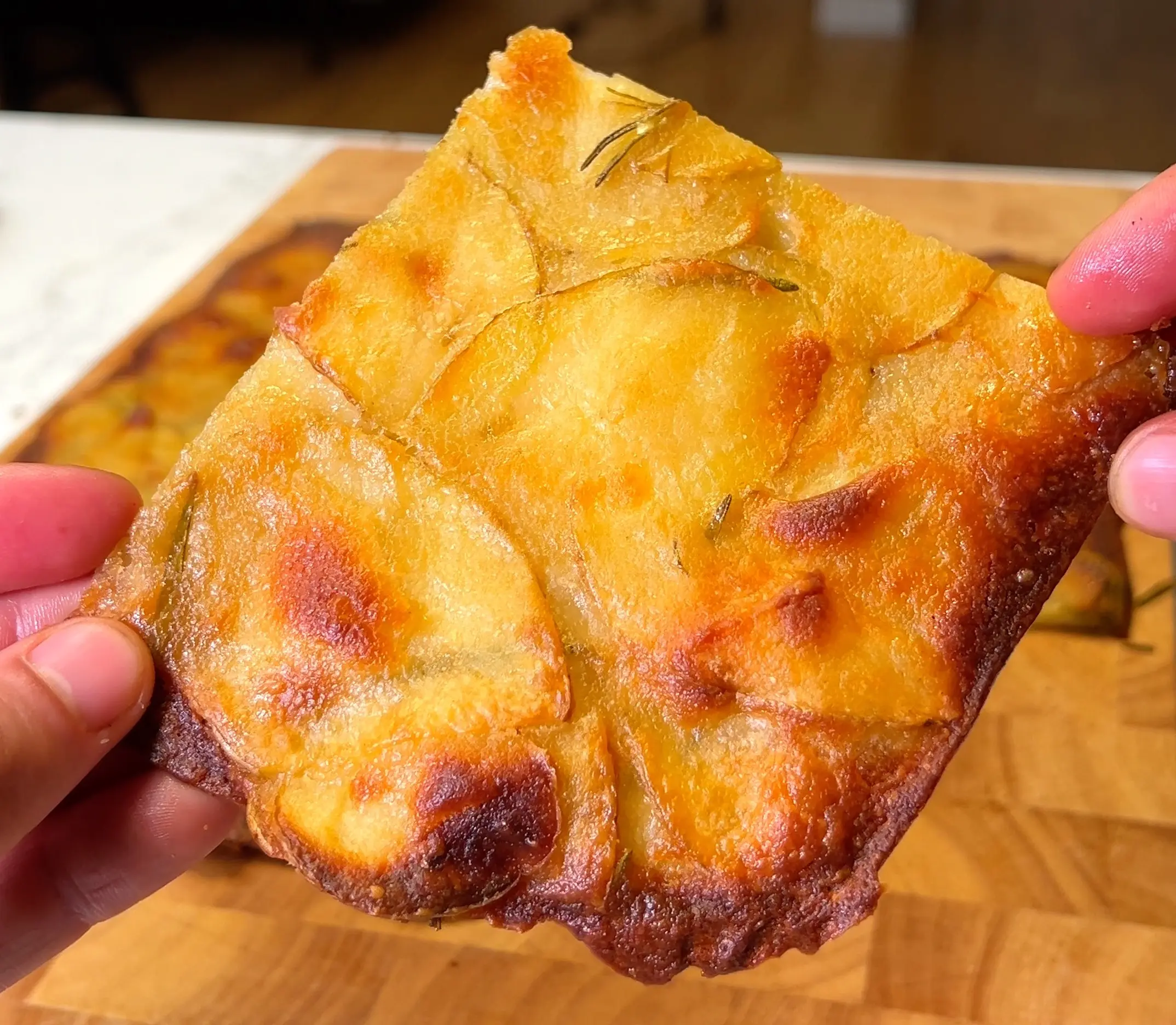 pan-plano-crujiente-de-patata-(schiacciata-di-patate)-crispy-potato-flatbread-(schiacciata-di-patate)