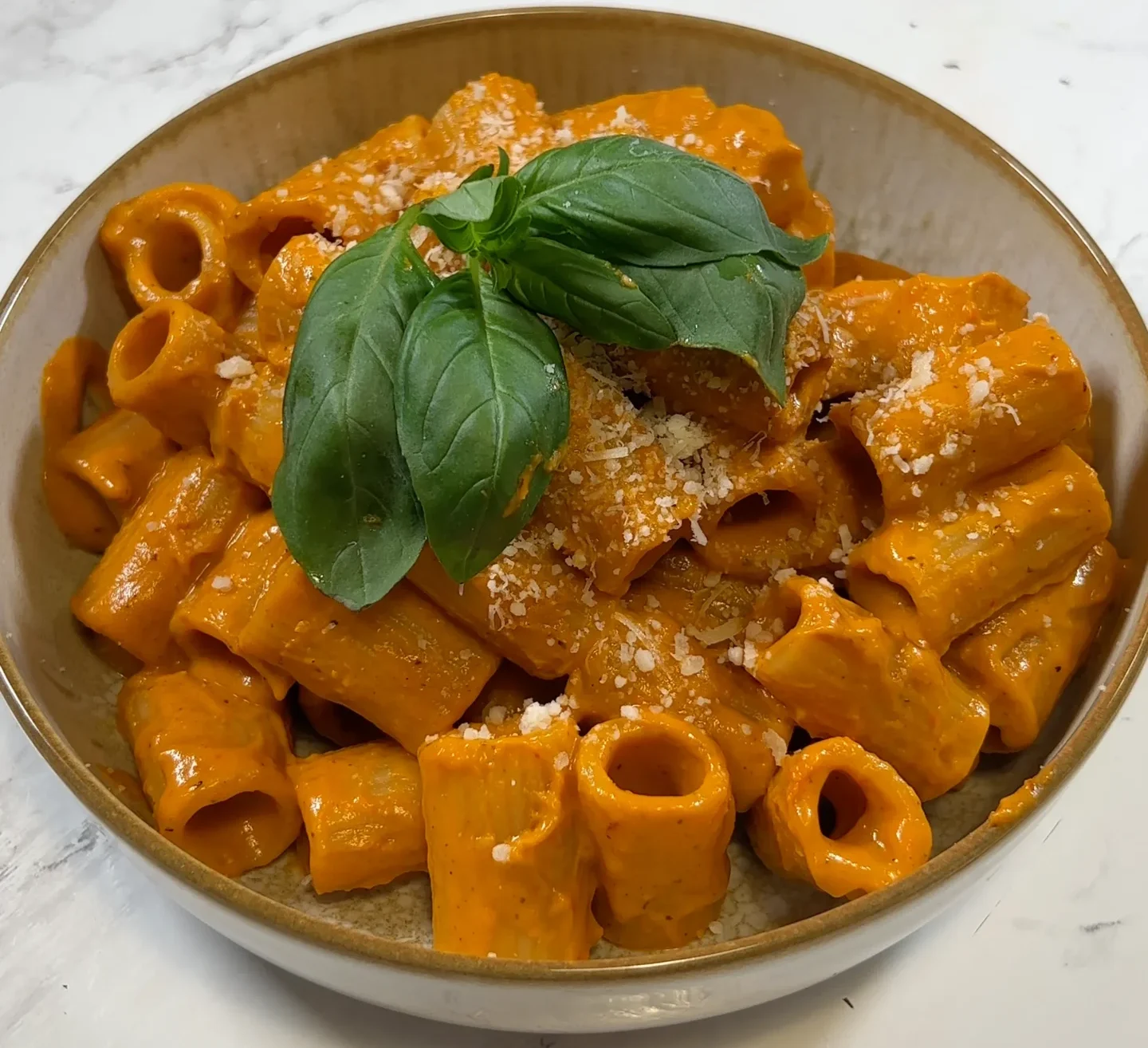 pasta-con-salsa-de-pimiento-asado-y-tomate-pasta-with-roasted-pepper-and-tomato-sauce