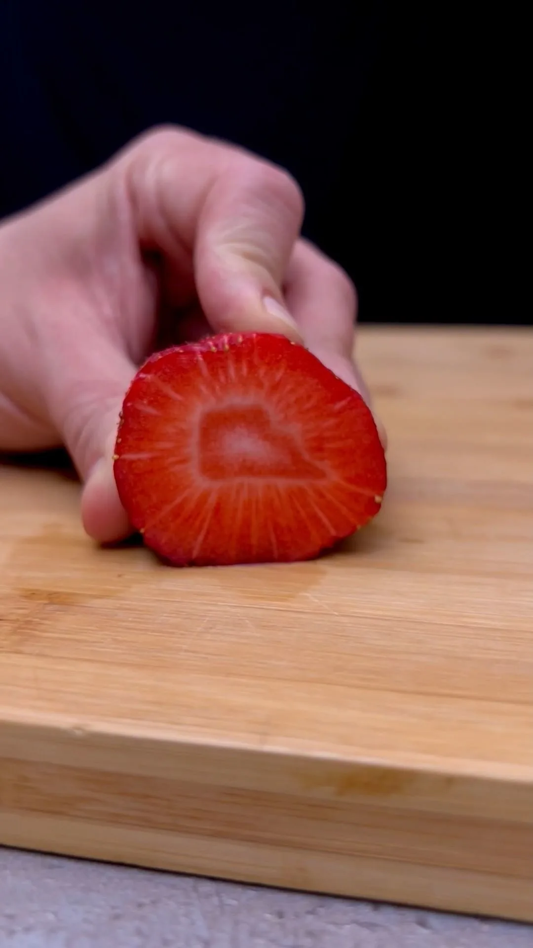 white-chocolate-and-strawberry-dessert