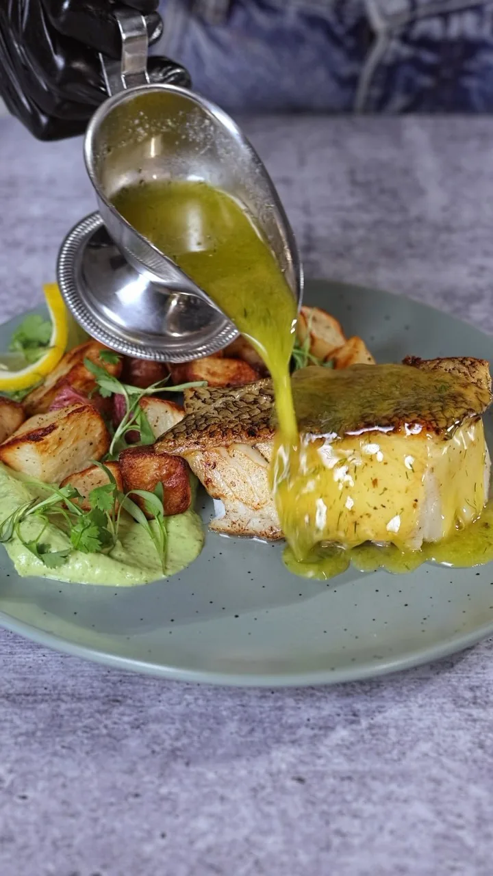 chilean-sea-bass-dinner-with-red-potato-wedges-and-creamy-avocado-sauce