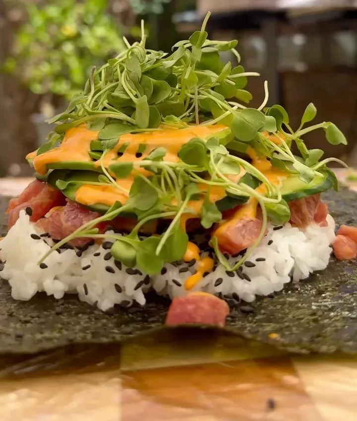 spicy-tuna-onigirazu