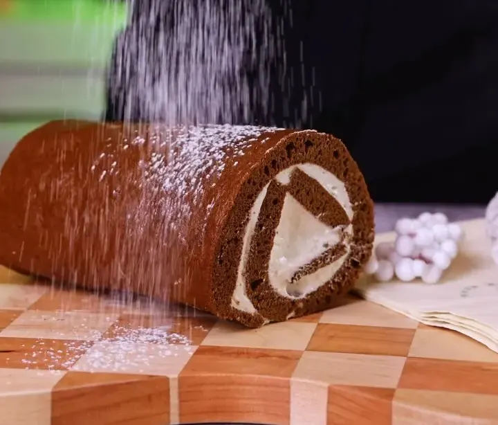 gingerbread-roll-cake