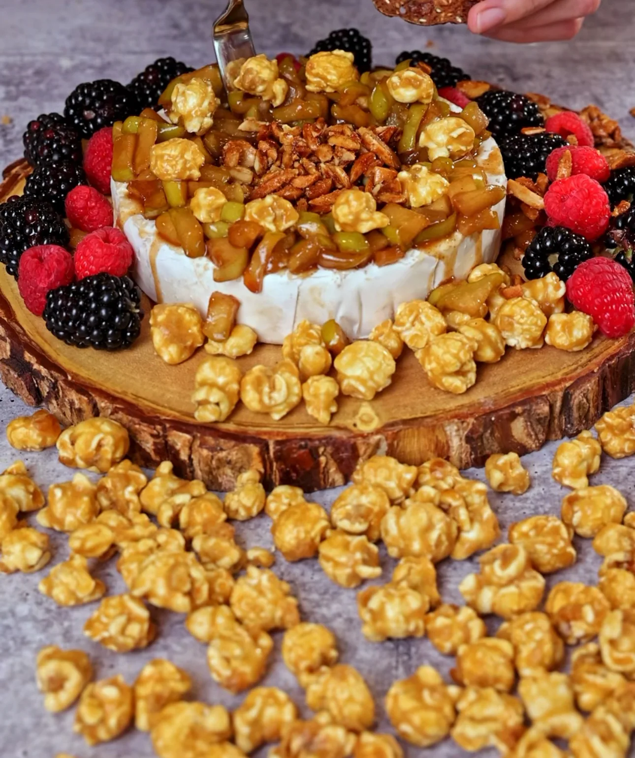 caramel-corn-popcorn-with-sour-caramelized-apples-on-brie-brulee