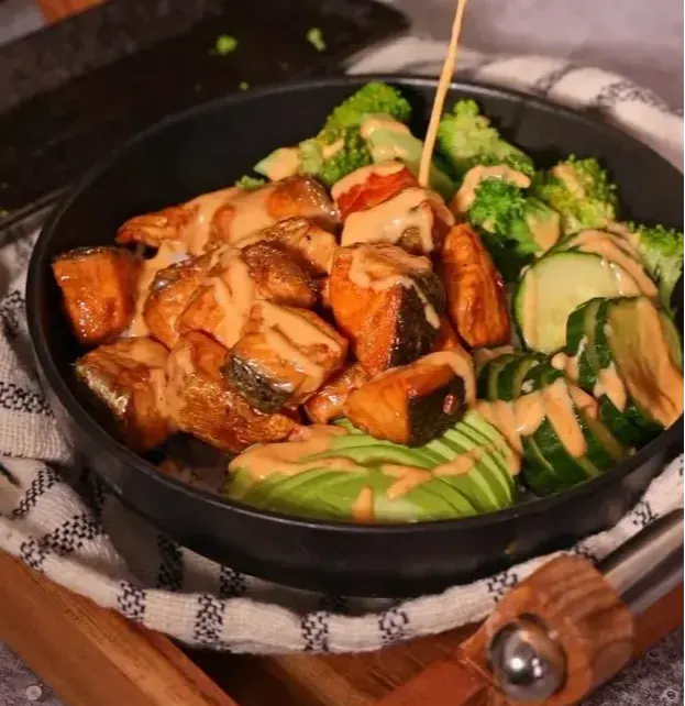 bang-bang-salmon-bowl