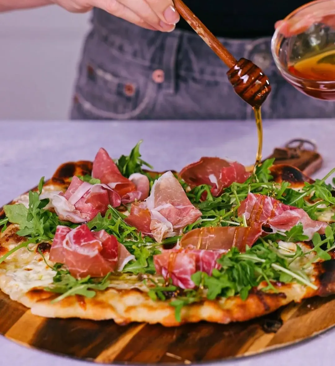 ultimate-crispy-thin-pizza-with-@granitestone