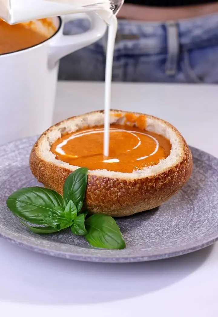 tomatoe-soup-and-sourdough-grilled-cheese