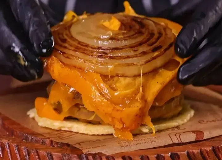 in-n-out-inspired-flying-dutchman-burger