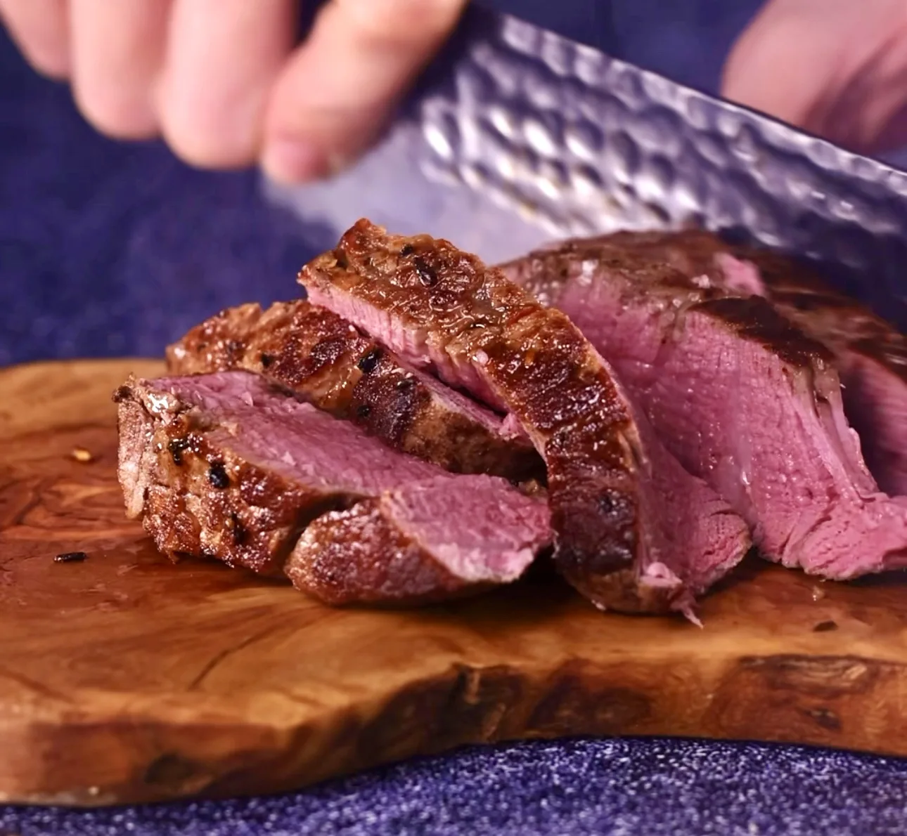 smoked-fillet-mignon-steaks-with-peppercorn-sauce