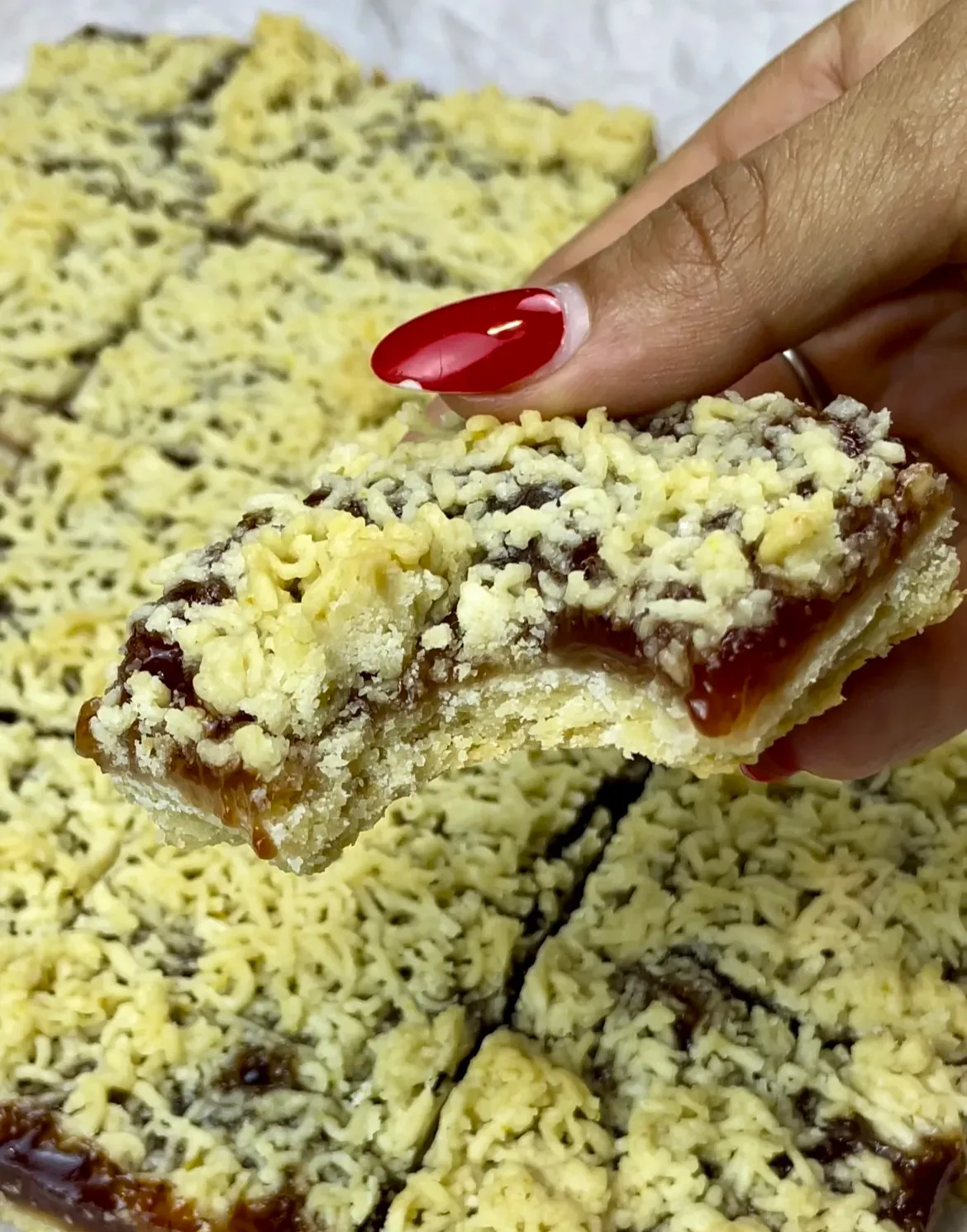 strawberry-crumble-bars