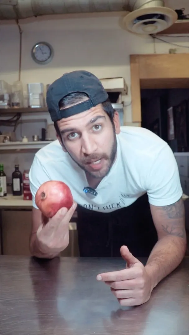 pomegranate-eating-technique