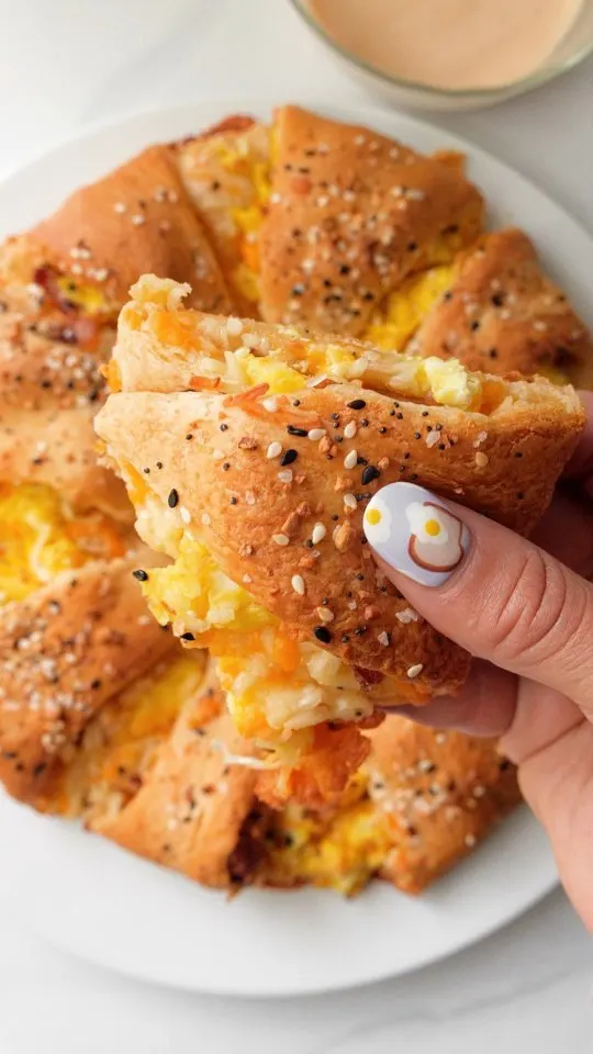 bacon-egg-and-cheese-crescent-ring