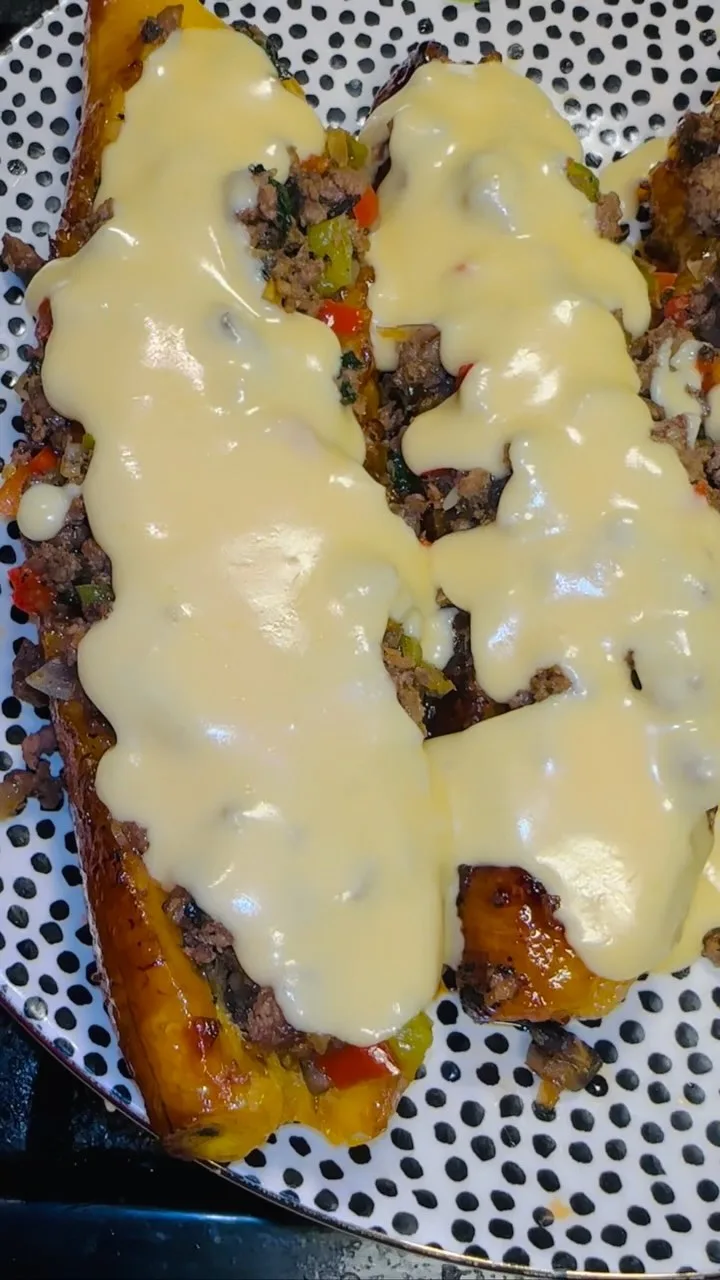 platano-maduro-caramelizado-relleno-de-carne-molida