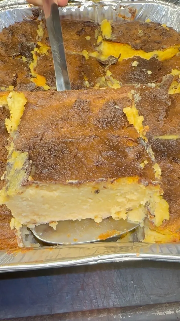 arepa-dulce-de-maiz-torta-dominicana-con-un-chocolate-caliente