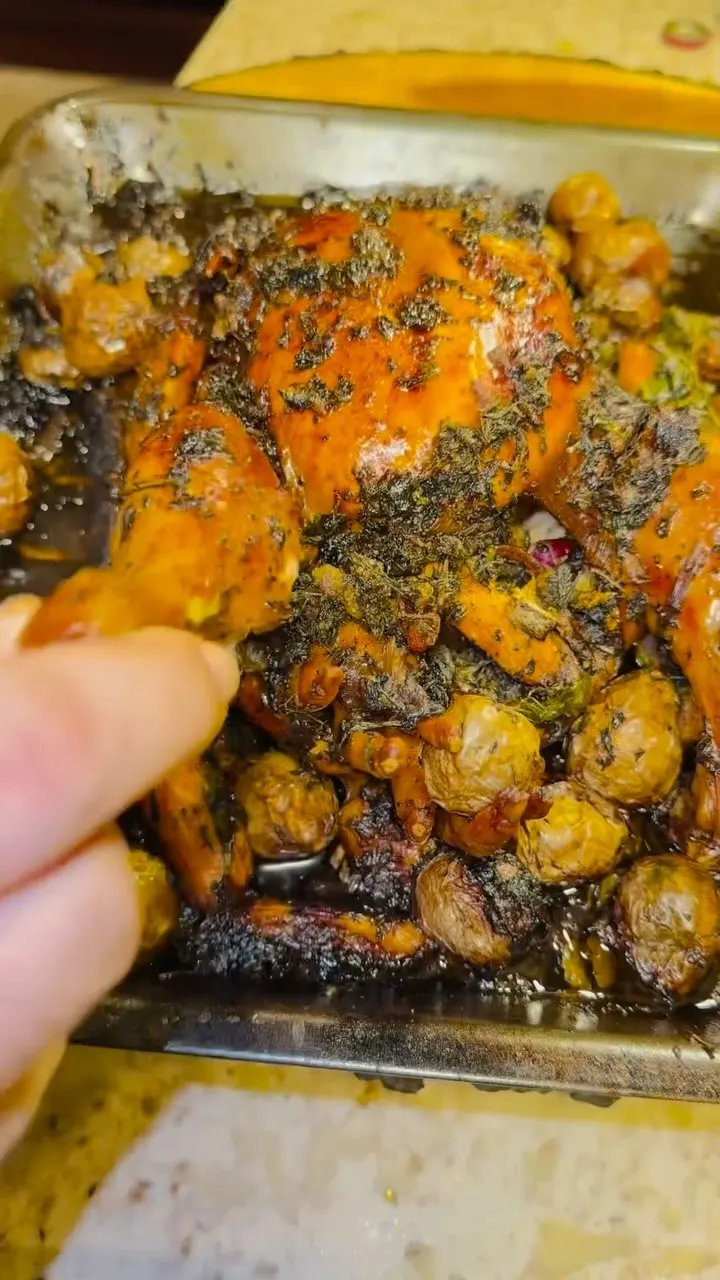 pollo-entero-asado-con-papas