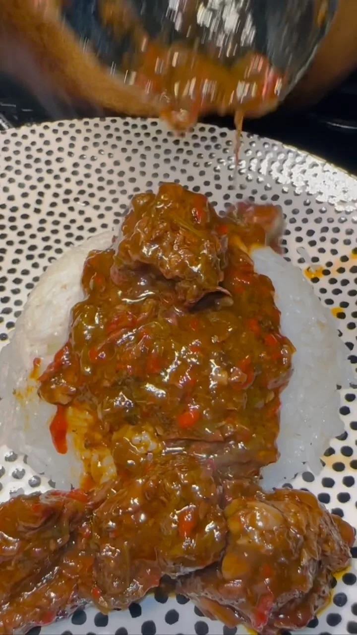 carne-guisada-de-res-con-arroz-blanco