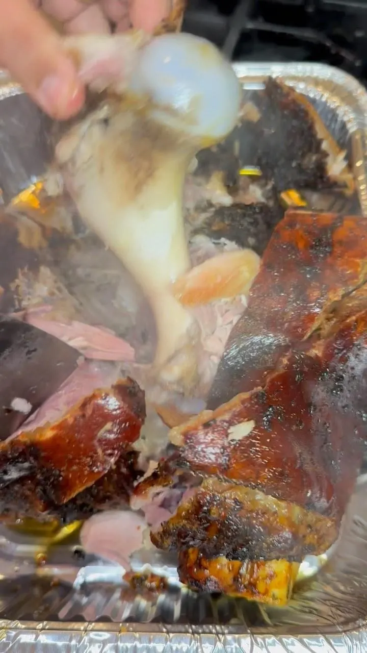 pernil-al-horno-pork-shoulder-pastelon-y-moro-de-habichuela-roja-con-ensalada-de-papa-hombro-de-cerdo