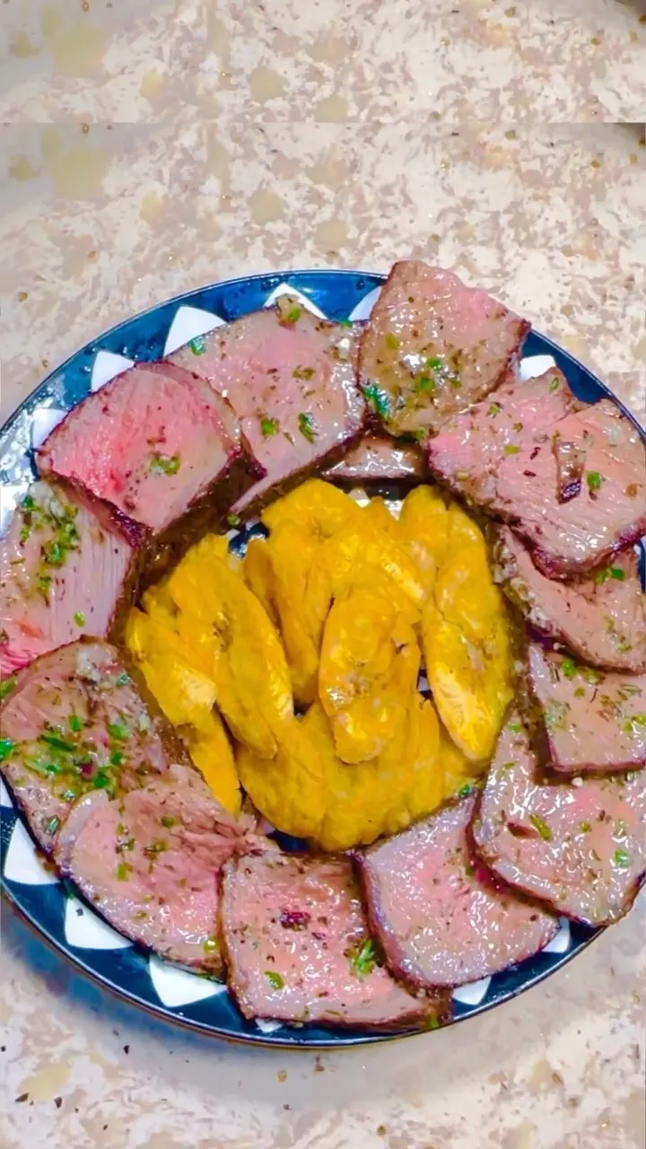 triple-corte-de-primera-de-bistec-de-nueva-york-con-hueso-@badbunnypr-prime-bone-in-shell-steak-of-3-inchesny-strip-steak